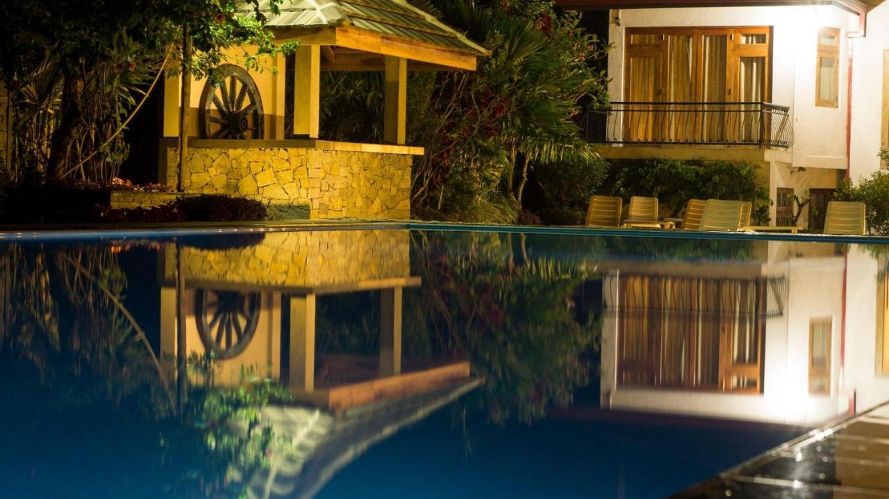 Elegant Hotel Kandy Luaran gambar