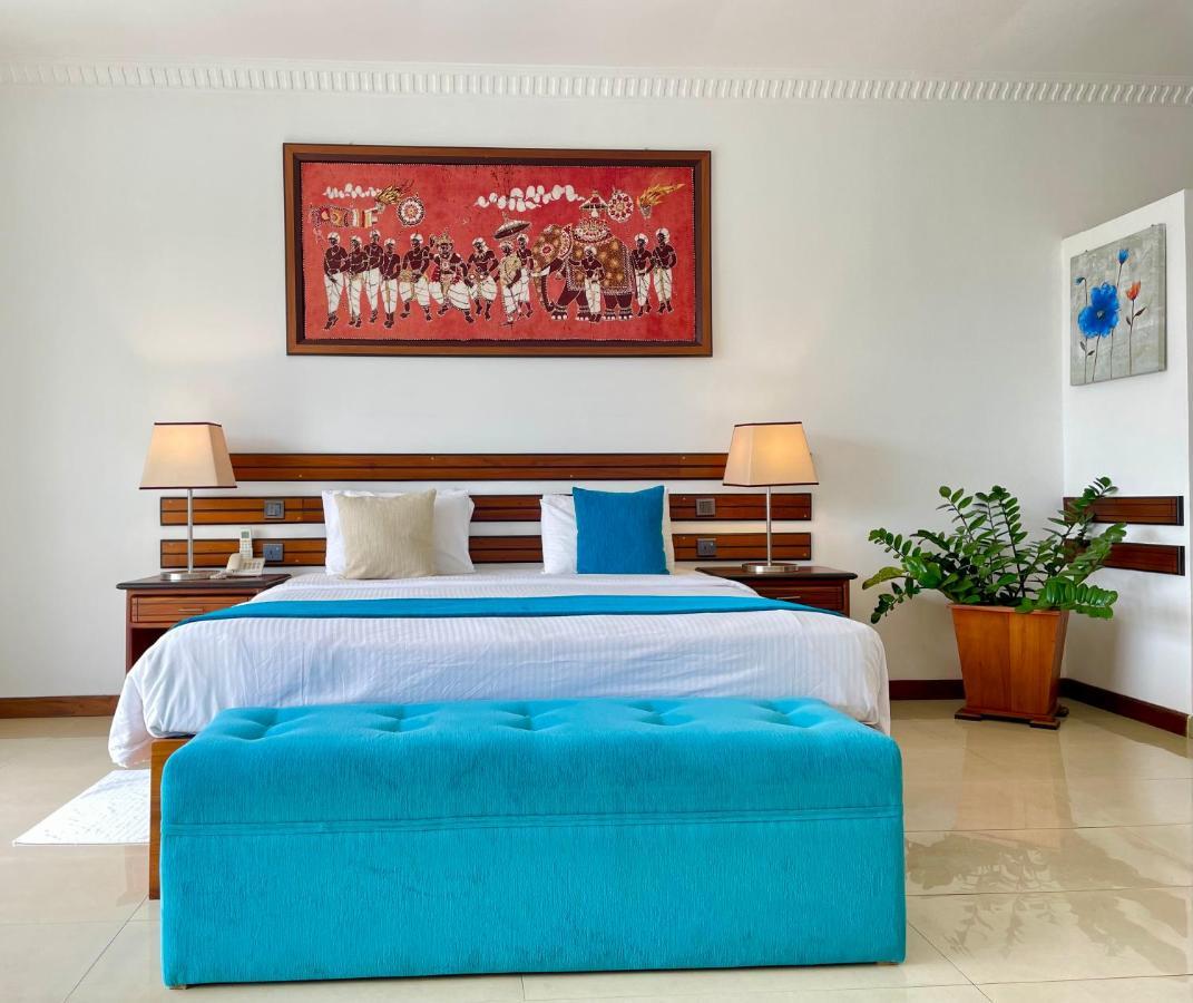 Elegant Hotel Kandy Luaran gambar